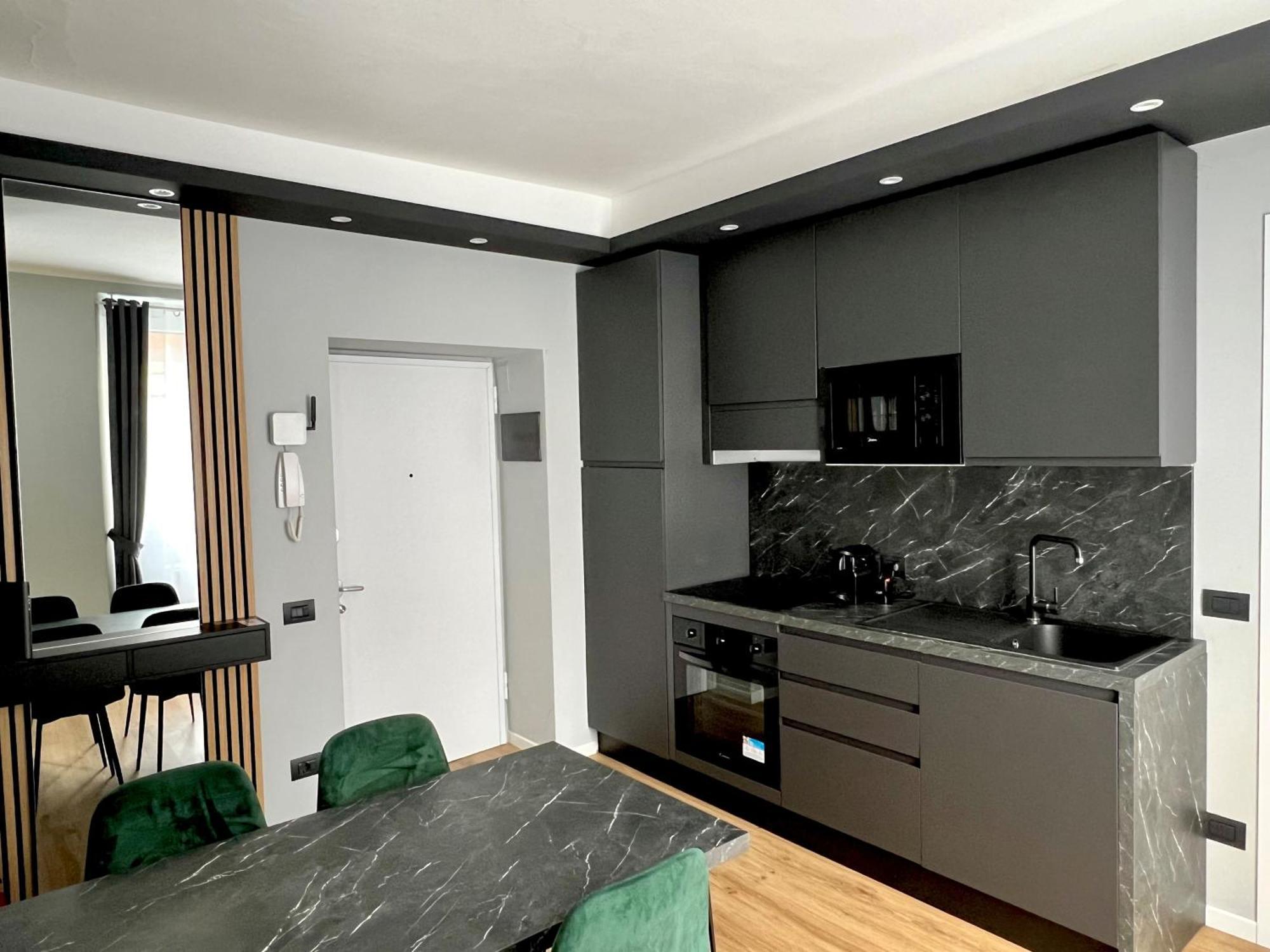 Prestige Duomo Apartment - Lake Como Exterior photo